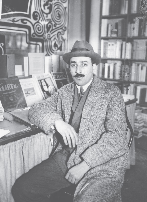 Photograph of publisher Alfred A. Knopf in a Chicago bookstore, 1922.