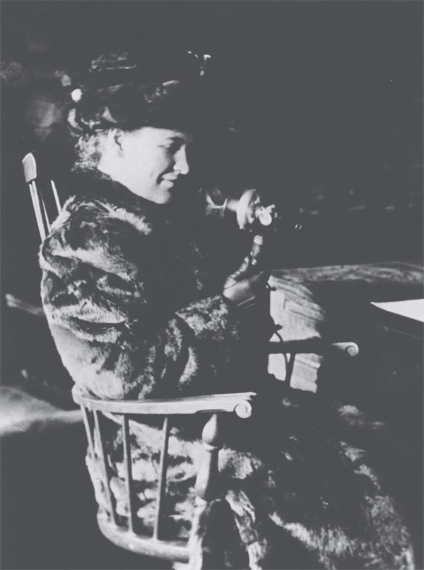 Photo of Willa Cather c.1910, when she was managing editor at McClure's Magazine.