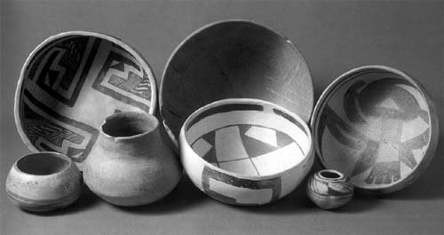 Picture of Sinagua and Jeddito pottery. Photo by John Blom. Reprinted with permission from Southwestern Pottery: Anasazi to Zuni (Flagstaff: Northland, 1996) 29