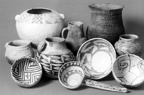 Picture of Anasazi and Tusayan pottery. Photo by John Blom. Reprinted with permission from Southwestern Pottery: Anasazi to Zuni (Flagsaff: Northland, 1996) 39