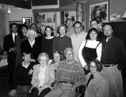 Image of James and Roberta Williams with members of the Cather Colloquium